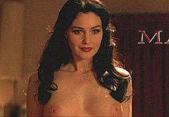 Monica Bellucci nude tits in Malena