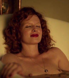 Karolina Gruszka nude tits in bathtub scene from Szczescie swiata